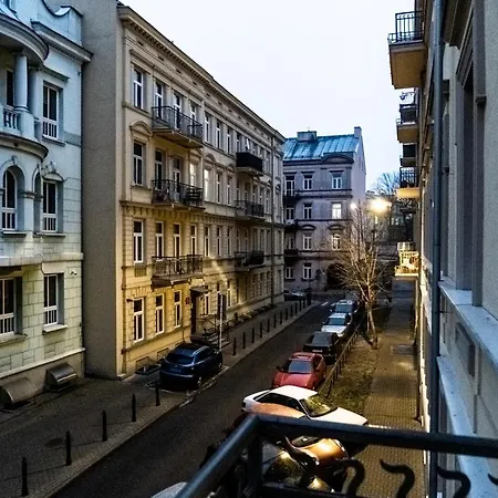 Center Free Parking *