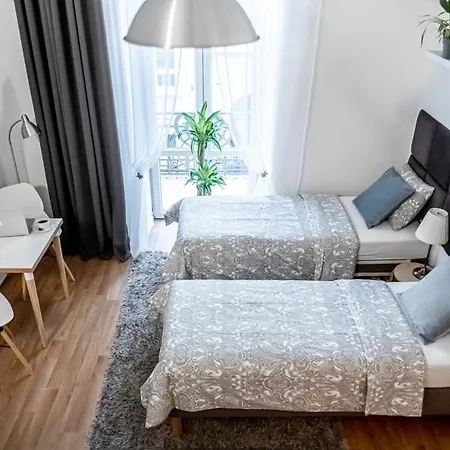 Center Free Parking *