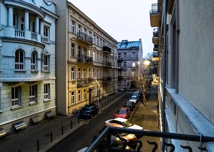 Center Free Parking *